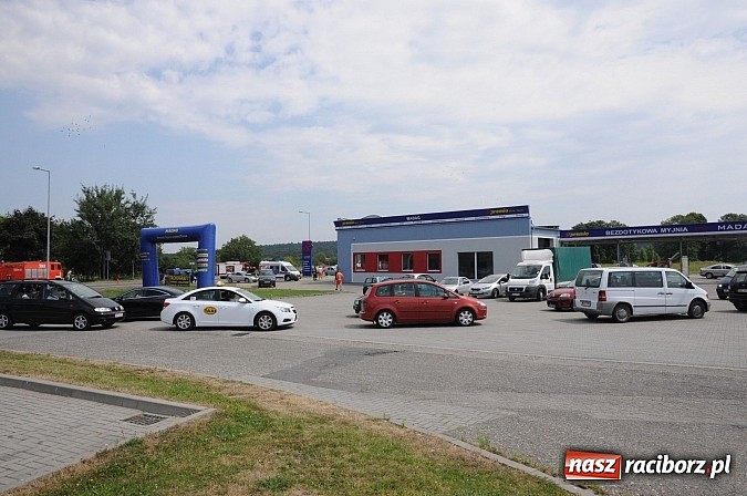 Zdjęcie w galerii na portalu naszraciborz.pl: Wypadek na Rybnickiej - fiat najechał na alfę romeo. Ogromne korki przy moście wiadomości z regionu