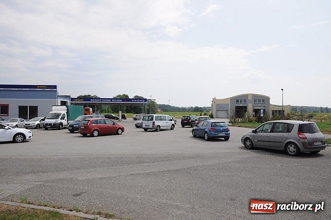 Zdjęcie w galerii na portalu naszraciborz.pl: Wypadek na Rybnickiej - fiat najechał na alfę romeo. Ogromne korki przy moście wiadomości z regionu