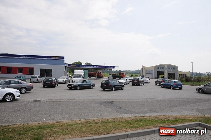 Zdjęcie w galerii na portalu naszraciborz.pl: Wypadek na Rybnickiej - fiat najechał na alfę romeo. Ogromne korki przy moście wiadomości z regionu