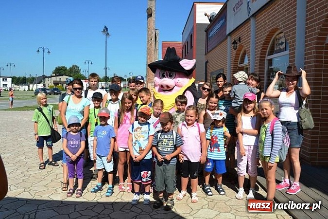Zdjęcie w galerii na portalu naszraciborz.pl: Kowboje, ciuchcia i mnóstwo zabawy – Akcja Lato w Jankowicach trwa! wiadomości z regionu