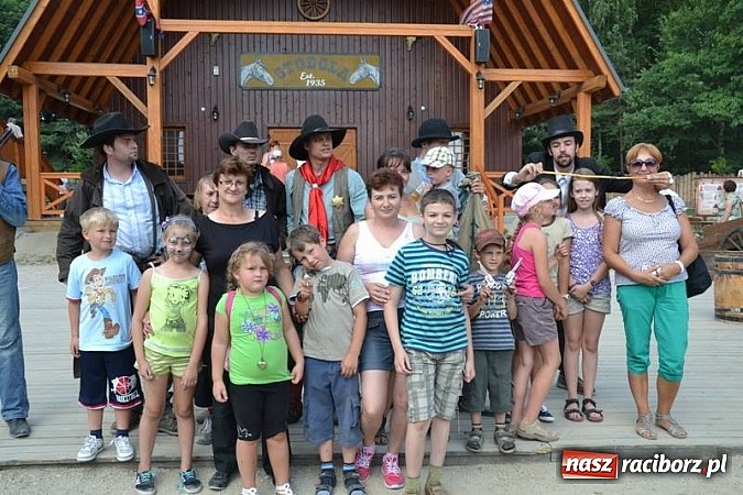 Zdjęcie w galerii na portalu naszraciborz.pl: Kowboje, ciuchcia i mnóstwo zabawy – Akcja Lato w Jankowicach trwa! wiadomości z regionu