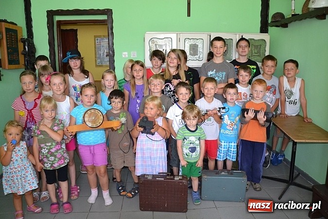 Zdjęcie w galerii na portalu naszraciborz.pl: Kowboje, ciuchcia i mnóstwo zabawy – Akcja Lato w Jankowicach trwa! wiadomości z regionu