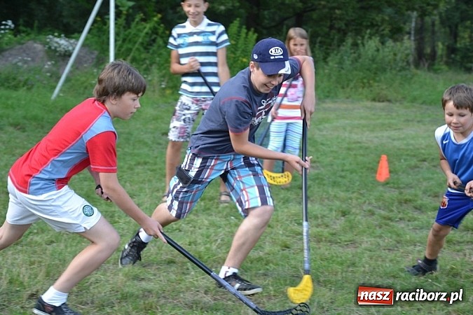 Zdjęcie w galerii na portalu naszraciborz.pl: Kowboje, ciuchcia i mnóstwo zabawy – Akcja Lato w Jankowicach trwa! wiadomości z regionu