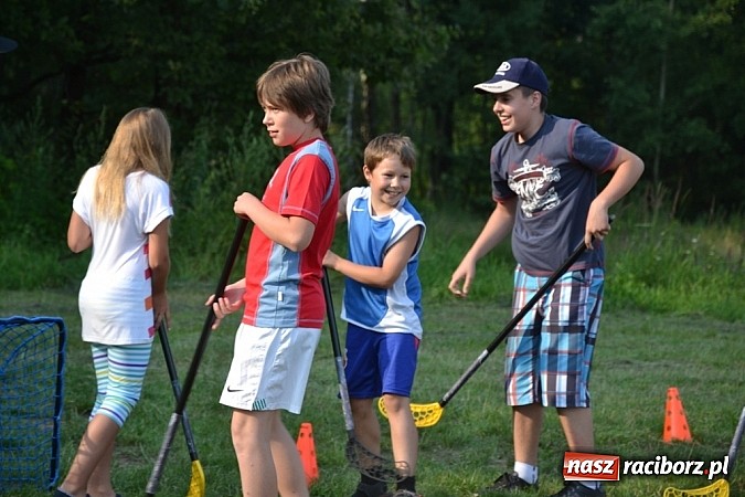 Zdjęcie w galerii na portalu naszraciborz.pl: Kowboje, ciuchcia i mnóstwo zabawy – Akcja Lato w Jankowicach trwa! wiadomości z regionu