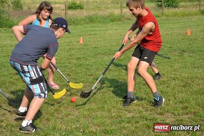 Zdjęcie w galerii na portalu naszraciborz.pl: Kowboje, ciuchcia i mnóstwo zabawy – Akcja Lato w Jankowicach trwa! wiadomości z regionu