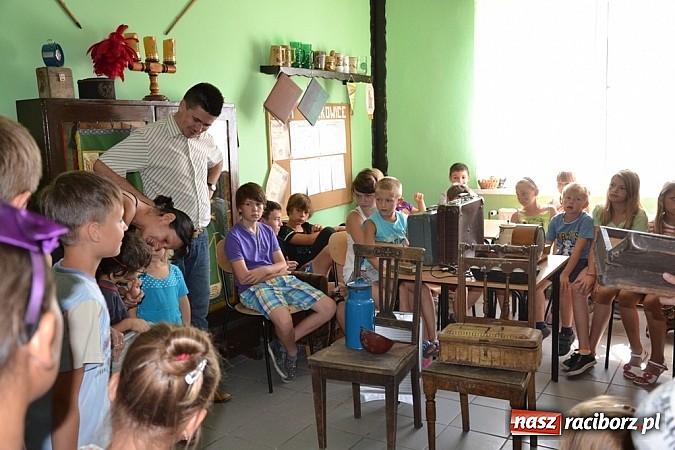 Zdjęcie w galerii na portalu naszraciborz.pl: Kowboje, ciuchcia i mnóstwo zabawy – Akcja Lato w Jankowicach trwa! wiadomości z regionu