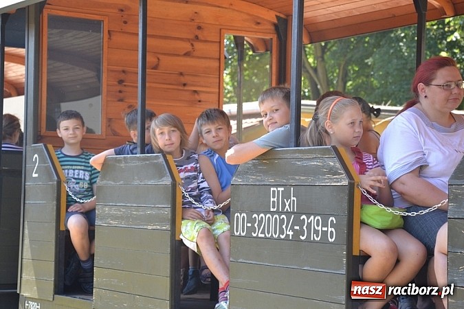 Zdjęcie w galerii na portalu naszraciborz.pl: Kowboje, ciuchcia i mnóstwo zabawy – Akcja Lato w Jankowicach trwa! wiadomości z regionu