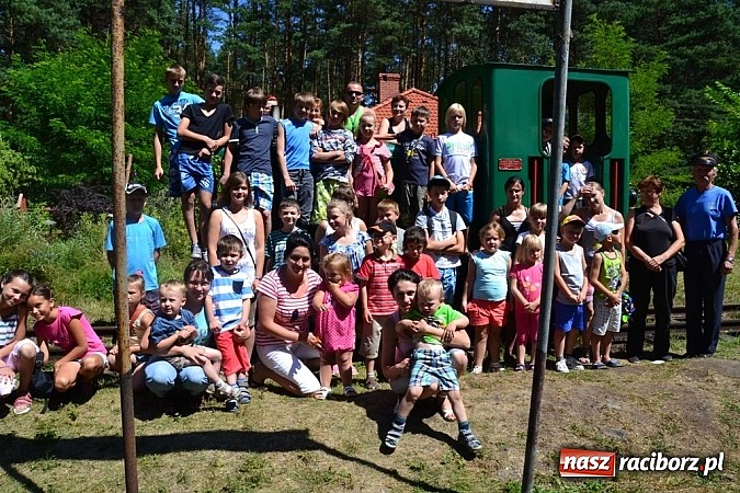 Zdjęcie w galerii na portalu naszraciborz.pl: Kowboje, ciuchcia i mnóstwo zabawy – Akcja Lato w Jankowicach trwa! wiadomości z regionu