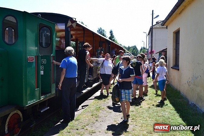 Zdjęcie w galerii na portalu naszraciborz.pl: Kowboje, ciuchcia i mnóstwo zabawy – Akcja Lato w Jankowicach trwa! wiadomości z regionu
