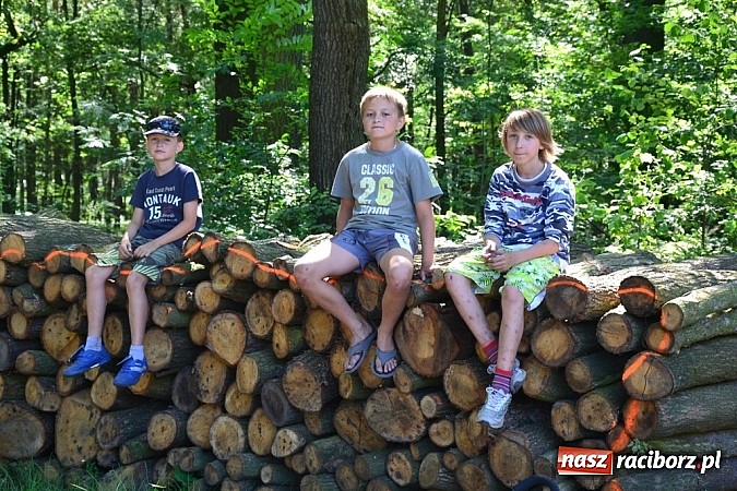 Zdjęcie w galerii na portalu naszraciborz.pl: Kowboje, ciuchcia i mnóstwo zabawy – Akcja Lato w Jankowicach trwa! wiadomości z regionu