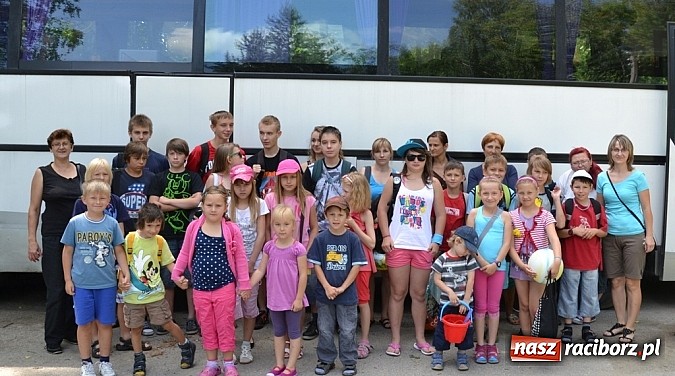 Zdjęcie w galerii na portalu naszraciborz.pl: Kowboje, ciuchcia i mnóstwo zabawy – Akcja Lato w Jankowicach trwa! wiadomości z regionu