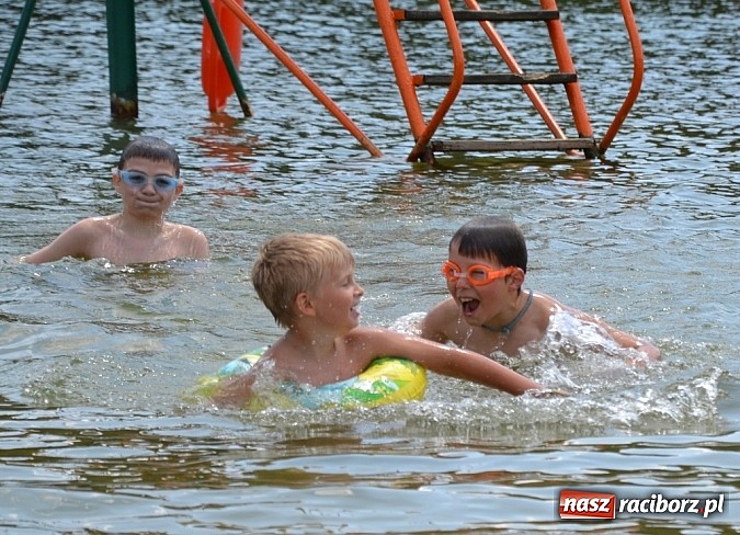 Zdjęcie w galerii na portalu naszraciborz.pl: Kowboje, ciuchcia i mnóstwo zabawy – Akcja Lato w Jankowicach trwa! wiadomości z regionu