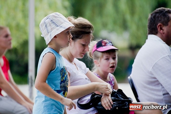 Zdjęcie w galerii na portalu naszraciborz.pl: Damski Kwartet Wiolonczelowy zagrał w muszelce wiadomości z regionu