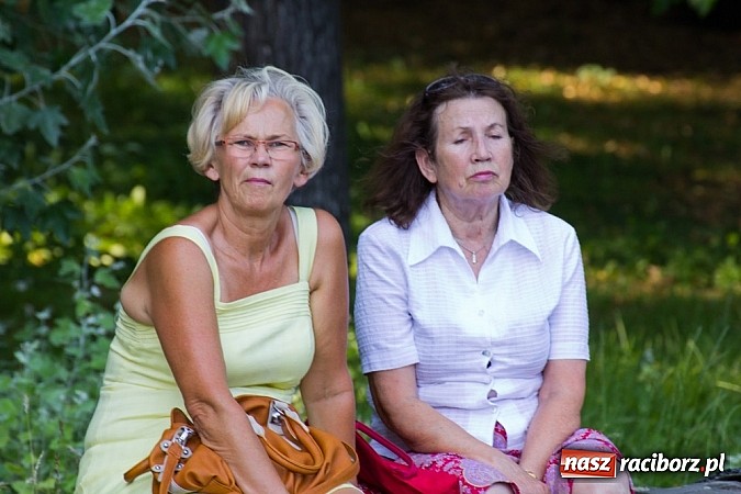 Zdjęcie w galerii na portalu naszraciborz.pl: Damski Kwartet Wiolonczelowy zagrał w muszelce wiadomości z regionu