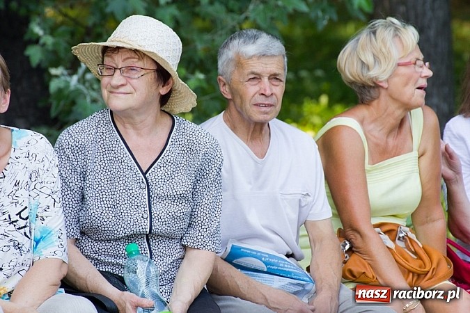 Zdjęcie w galerii na portalu naszraciborz.pl: Damski Kwartet Wiolonczelowy zagrał w muszelce wiadomości z regionu