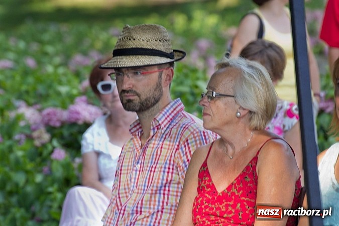 Zdjęcie w galerii na portalu naszraciborz.pl: Damski Kwartet Wiolonczelowy zagrał w muszelce wiadomości z regionu