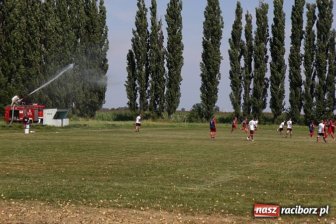 Zdjęcie w galerii na portalu naszraciborz.pl: Zjazd Wojnowiczan: Mecz LZS kontra reszta Wojnowic zakończony remisem wiadomości z regionu
