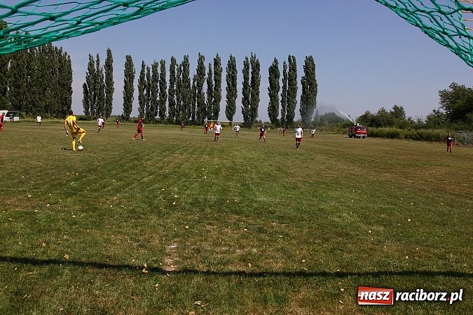 Zdjęcie w galerii na portalu naszraciborz.pl: Zjazd Wojnowiczan: Mecz LZS kontra reszta Wojnowic zakończony remisem wiadomości z regionu