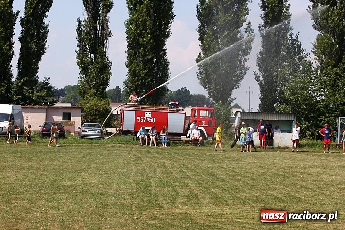 Zdjęcie w galerii na portalu naszraciborz.pl: Zjazd Wojnowiczan: Mecz LZS kontra reszta Wojnowic zakończony remisem wiadomości z regionu