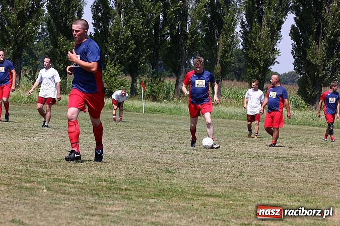 Zdjęcie w galerii na portalu naszraciborz.pl: Zjazd Wojnowiczan: Mecz LZS kontra reszta Wojnowic zakończony remisem wiadomości z regionu