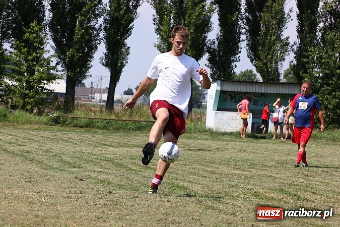 Zdjęcie w galerii na portalu naszraciborz.pl: Zjazd Wojnowiczan: Mecz LZS kontra reszta Wojnowic zakończony remisem wiadomości z regionu