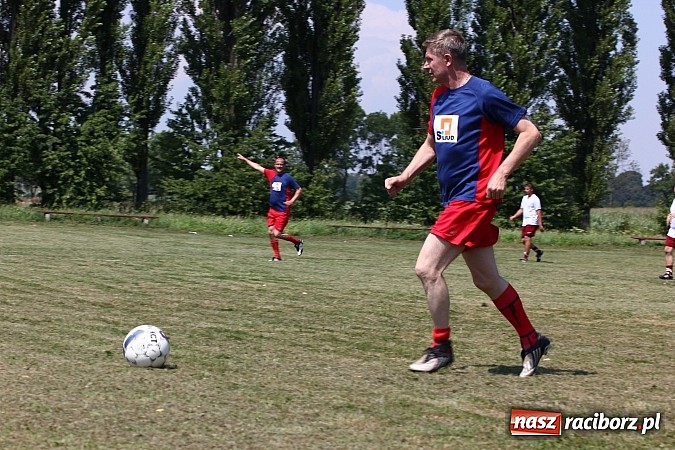 Zdjęcie w galerii na portalu naszraciborz.pl: Zjazd Wojnowiczan: Mecz LZS kontra reszta Wojnowic zakończony remisem wiadomości z regionu