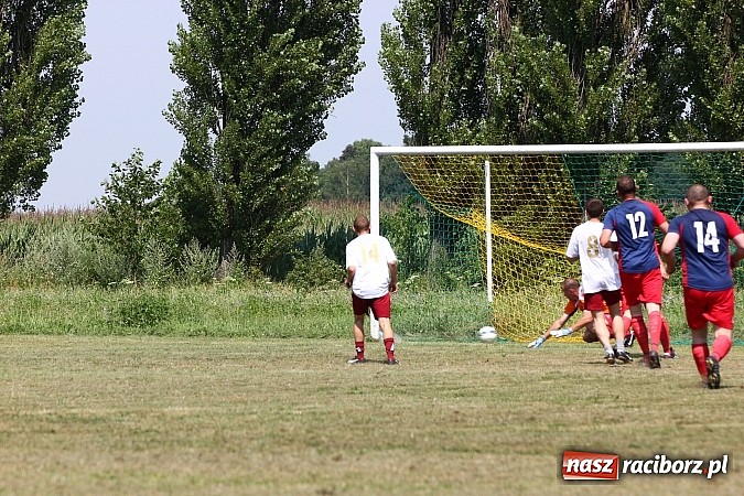 Zdjęcie w galerii na portalu naszraciborz.pl: Zjazd Wojnowiczan: Mecz LZS kontra reszta Wojnowic zakończony remisem wiadomości z regionu