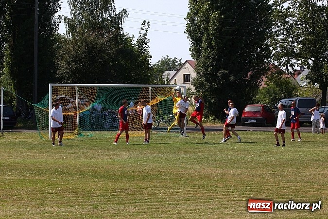 Zdjęcie w galerii na portalu naszraciborz.pl: Zjazd Wojnowiczan: Mecz LZS kontra reszta Wojnowic zakończony remisem wiadomości z regionu