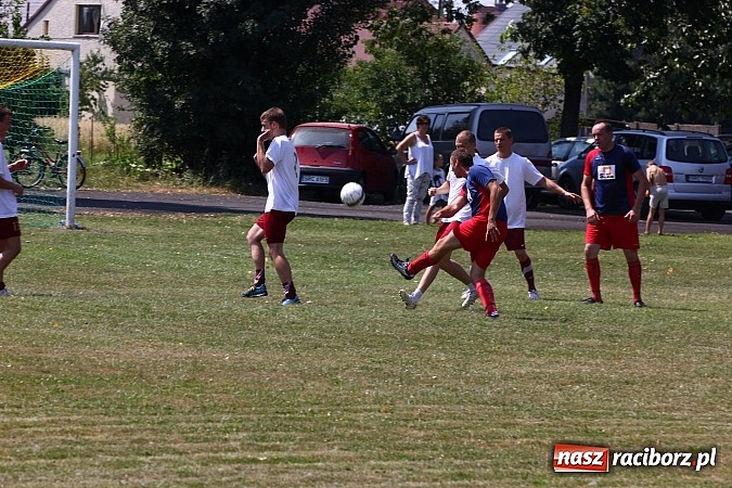 Zdjęcie w galerii na portalu naszraciborz.pl: Zjazd Wojnowiczan: Mecz LZS kontra reszta Wojnowic zakończony remisem wiadomości z regionu