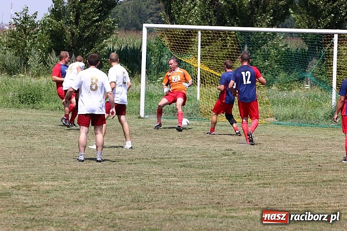 Zdjęcie w galerii na portalu naszraciborz.pl: Zjazd Wojnowiczan: Mecz LZS kontra reszta Wojnowic zakończony remisem wiadomości z regionu