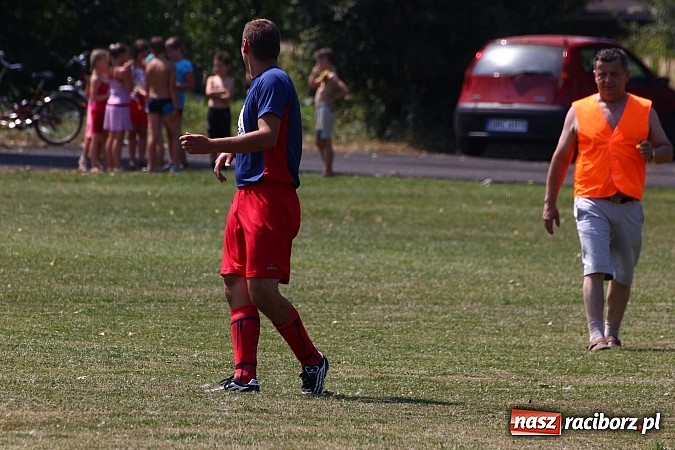 Zdjęcie w galerii na portalu naszraciborz.pl: Zjazd Wojnowiczan: Mecz LZS kontra reszta Wojnowic zakończony remisem wiadomości z regionu