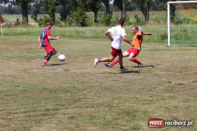 Zdjęcie w galerii na portalu naszraciborz.pl: Zjazd Wojnowiczan: Mecz LZS kontra reszta Wojnowic zakończony remisem wiadomości z regionu