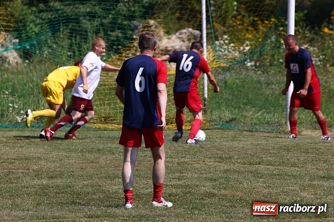 Zdjęcie w galerii na portalu naszraciborz.pl: Zjazd Wojnowiczan: Mecz LZS kontra reszta Wojnowic zakończony remisem wiadomości z regionu