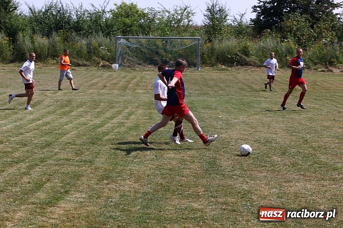 Zdjęcie w galerii na portalu naszraciborz.pl: Zjazd Wojnowiczan: Mecz LZS kontra reszta Wojnowic zakończony remisem wiadomości z regionu