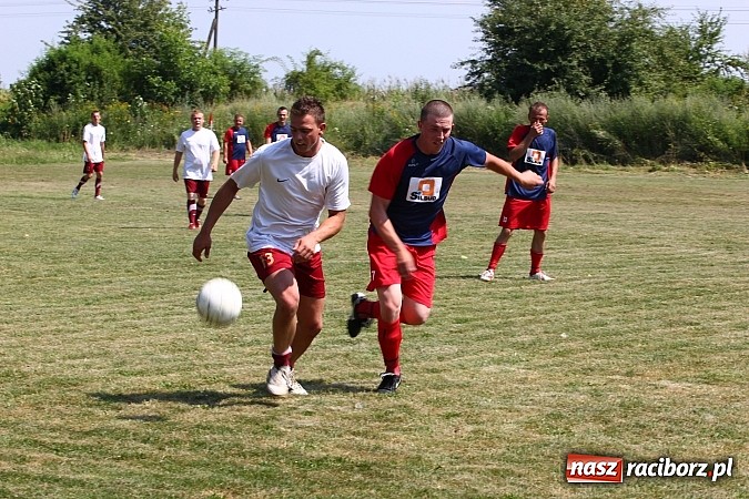 Zdjęcie w galerii na portalu naszraciborz.pl: Zjazd Wojnowiczan: Mecz LZS kontra reszta Wojnowic zakończony remisem wiadomości z regionu