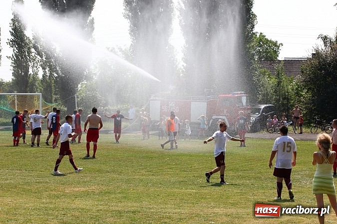 Zdjęcie w galerii na portalu naszraciborz.pl: Zjazd Wojnowiczan: Mecz LZS kontra reszta Wojnowic zakończony remisem wiadomości z regionu