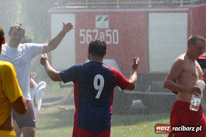 Zdjęcie w galerii na portalu naszraciborz.pl: Zjazd Wojnowiczan: Mecz LZS kontra reszta Wojnowic zakończony remisem wiadomości z regionu