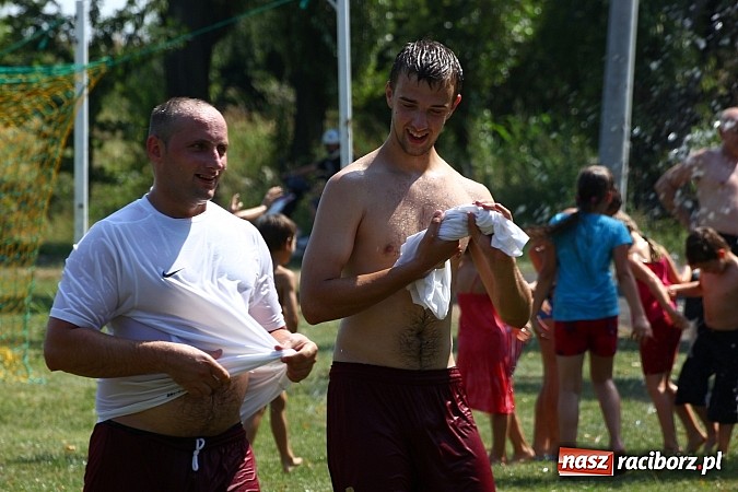 Zdjęcie w galerii na portalu naszraciborz.pl: Zjazd Wojnowiczan: Mecz LZS kontra reszta Wojnowic zakończony remisem wiadomości z regionu