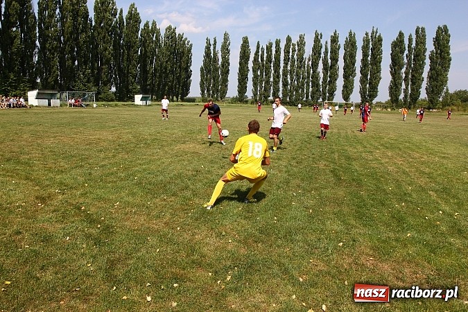Zdjęcie w galerii na portalu naszraciborz.pl: Zjazd Wojnowiczan: Mecz LZS kontra reszta Wojnowic zakończony remisem wiadomości z regionu