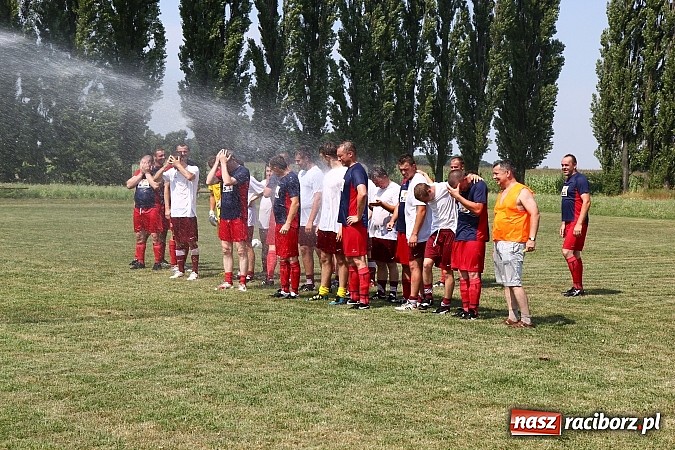 Zdjęcie w galerii na portalu naszraciborz.pl: Zjazd Wojnowiczan: Mecz LZS kontra reszta Wojnowic zakończony remisem wiadomości z regionu