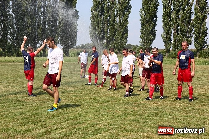 Zdjęcie w galerii na portalu naszraciborz.pl: Zjazd Wojnowiczan: Mecz LZS kontra reszta Wojnowic zakończony remisem wiadomości z regionu