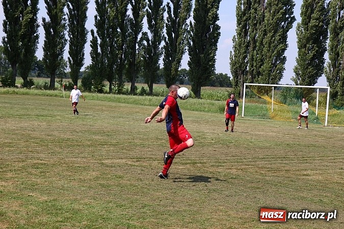 Zdjęcie w galerii na portalu naszraciborz.pl: Zjazd Wojnowiczan: Mecz LZS kontra reszta Wojnowic zakończony remisem wiadomości z regionu