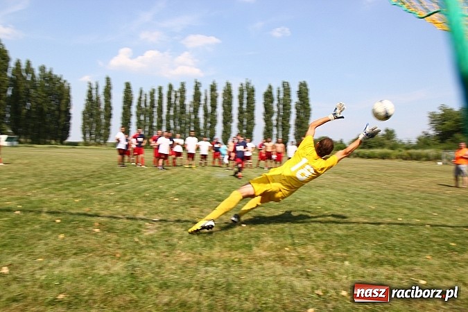 Zdjęcie w galerii na portalu naszraciborz.pl: Zjazd Wojnowiczan: Mecz LZS kontra reszta Wojnowic zakończony remisem wiadomości z regionu