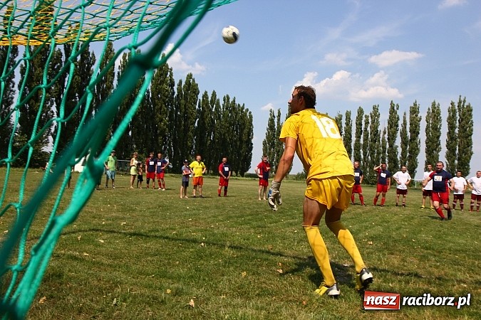 Zdjęcie w galerii na portalu naszraciborz.pl: Zjazd Wojnowiczan: Mecz LZS kontra reszta Wojnowic zakończony remisem wiadomości z regionu