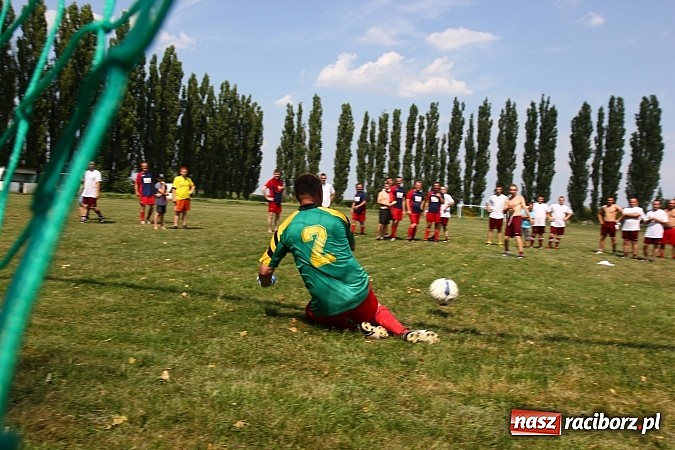 Zdjęcie w galerii na portalu naszraciborz.pl: Zjazd Wojnowiczan: Mecz LZS kontra reszta Wojnowic zakończony remisem wiadomości z regionu