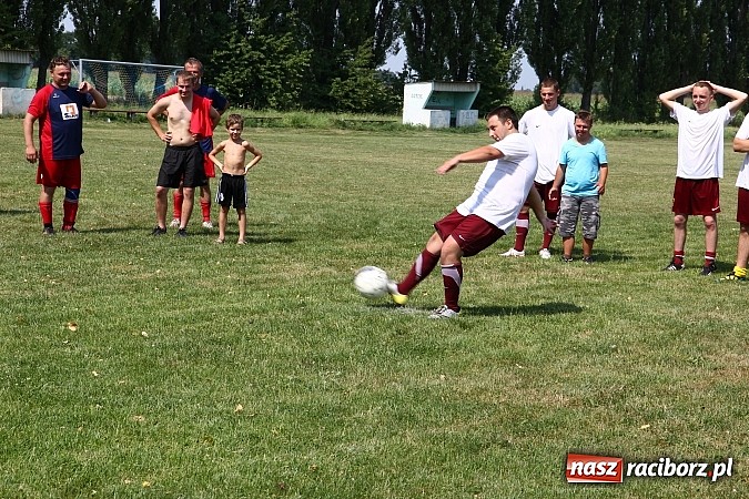Zdjęcie w galerii na portalu naszraciborz.pl: Zjazd Wojnowiczan: Mecz LZS kontra reszta Wojnowic zakończony remisem wiadomości z regionu