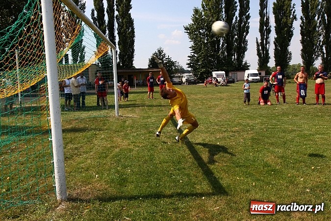 Zdjęcie w galerii na portalu naszraciborz.pl: Zjazd Wojnowiczan: Mecz LZS kontra reszta Wojnowic zakończony remisem wiadomości z regionu