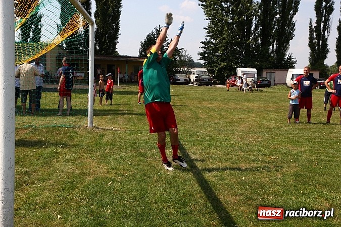 Zdjęcie w galerii na portalu naszraciborz.pl: Zjazd Wojnowiczan: Mecz LZS kontra reszta Wojnowic zakończony remisem wiadomości z regionu