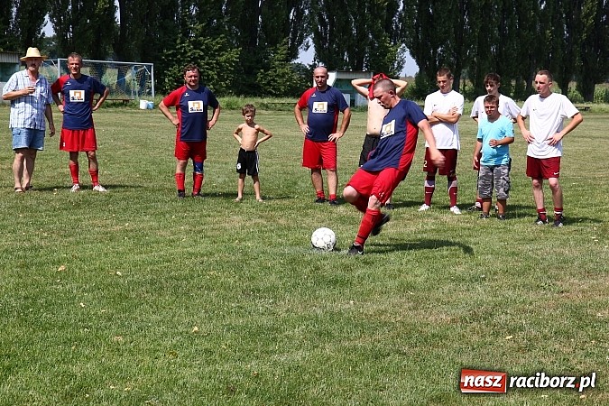 Zdjęcie w galerii na portalu naszraciborz.pl: Zjazd Wojnowiczan: Mecz LZS kontra reszta Wojnowic zakończony remisem wiadomości z regionu