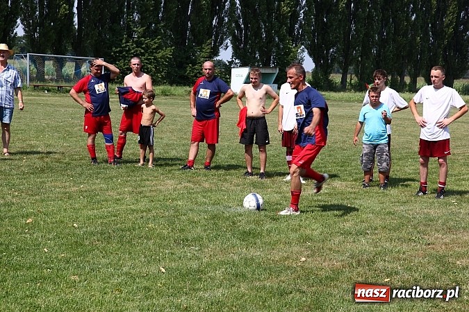 Zdjęcie w galerii na portalu naszraciborz.pl: Zjazd Wojnowiczan: Mecz LZS kontra reszta Wojnowic zakończony remisem wiadomości z regionu